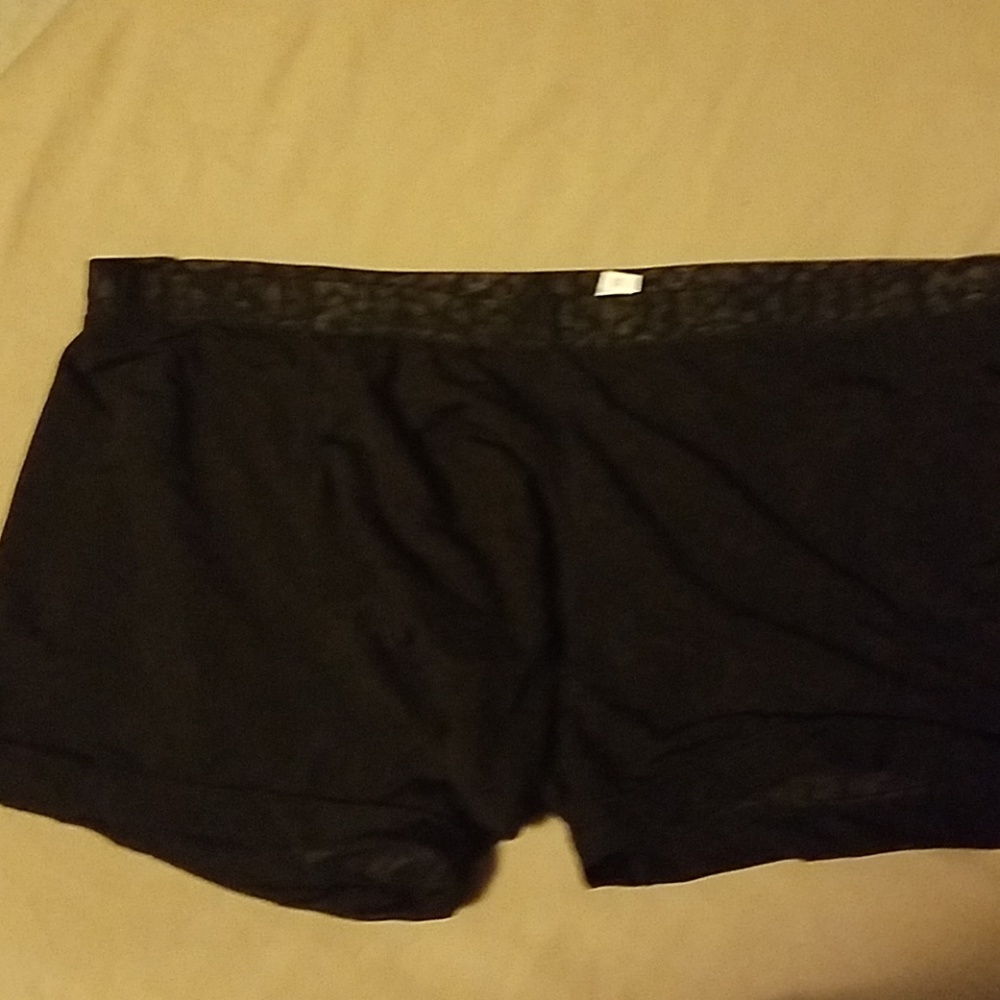Underware - Picture 3 of 3